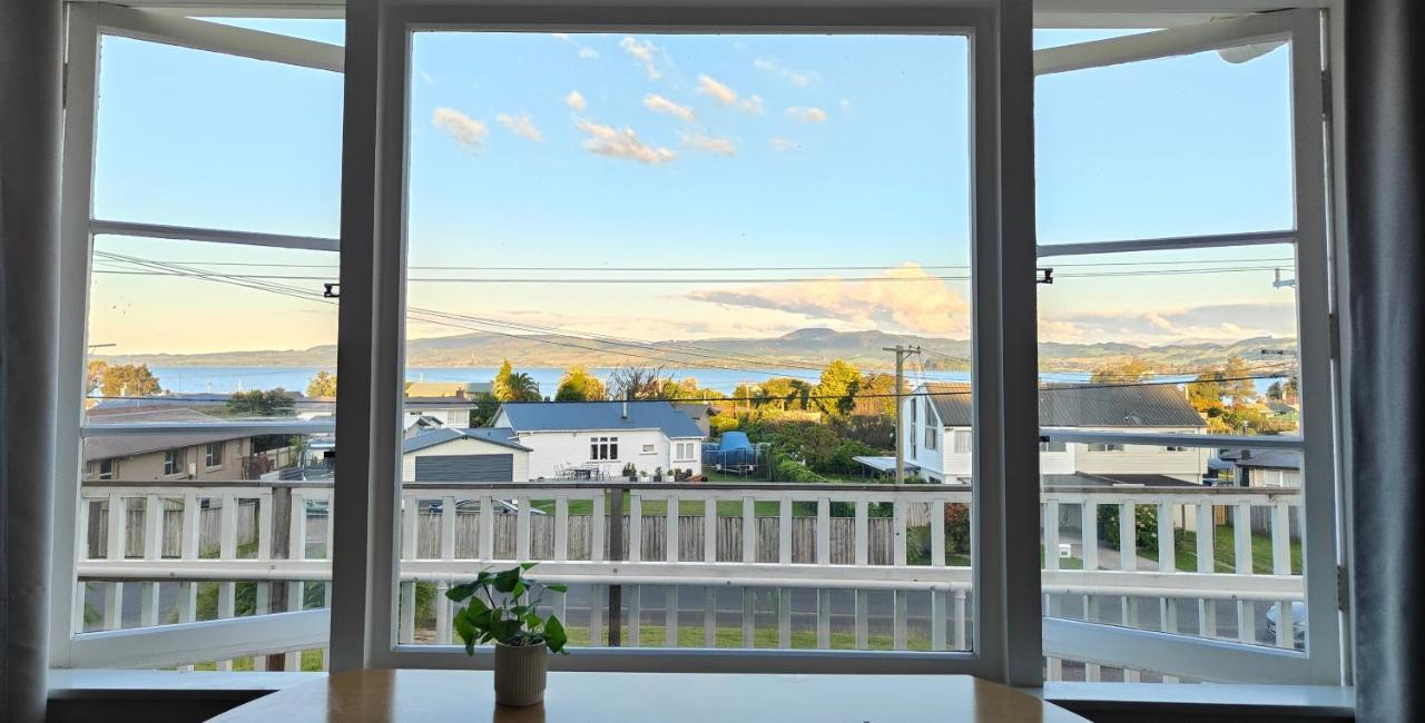 Lake, Mountain View Cottage ロトルア エクステリア 写真
