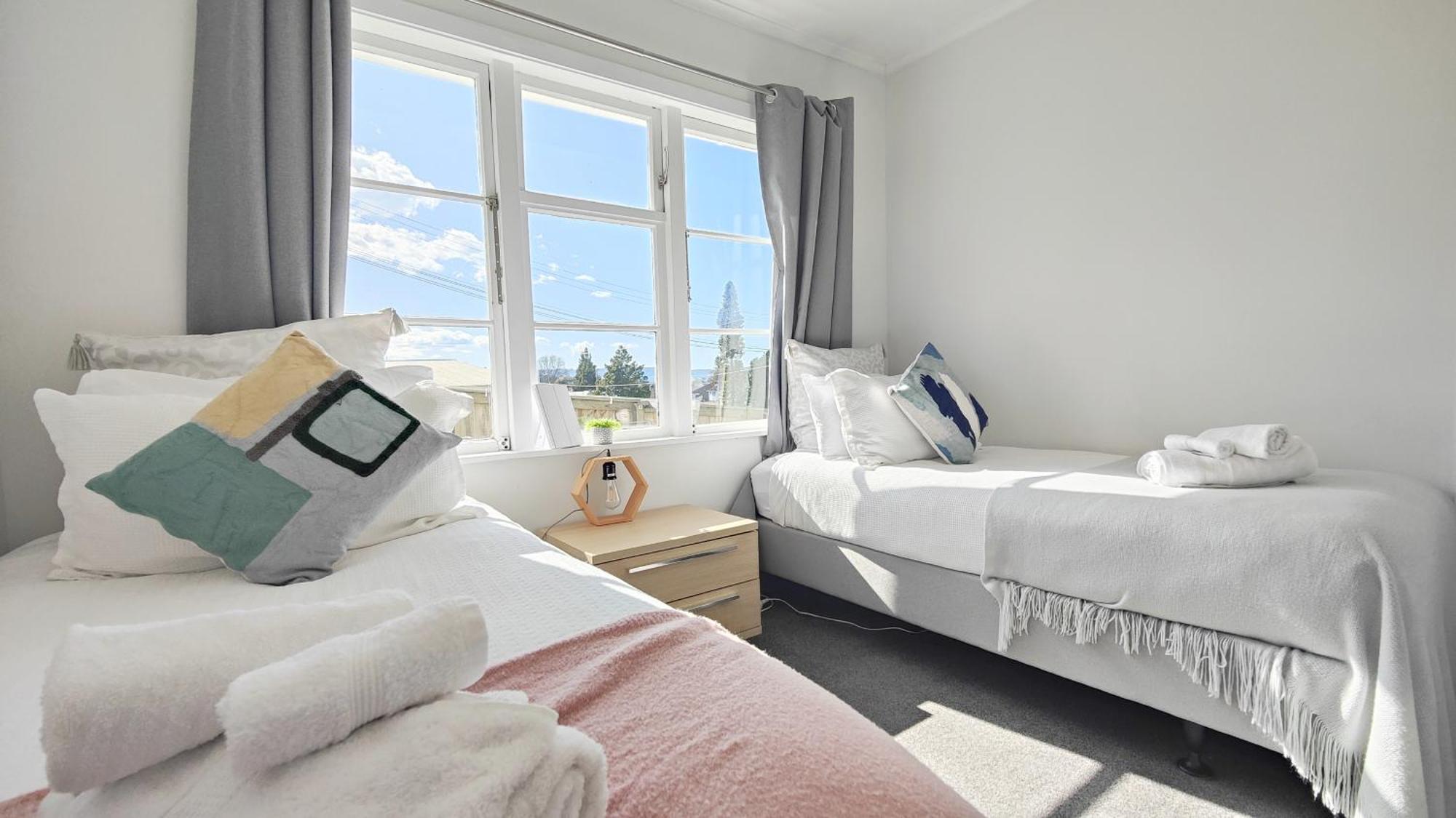 Lake, Mountain View Cottage ロトルア エクステリア 写真